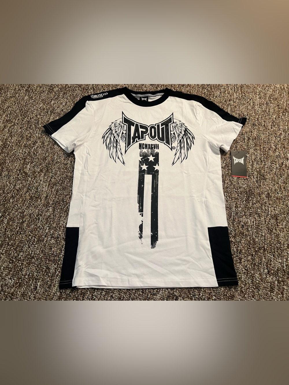 Tapout Men’s White Graphic Print Angel Wing Flag Short Sleeve Shirt Size M New
